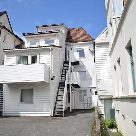 Central, Practical, Free Parking. Ls101 Bergen